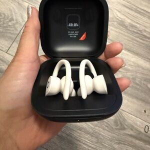 Beats by Dre White Wireless Earbuds